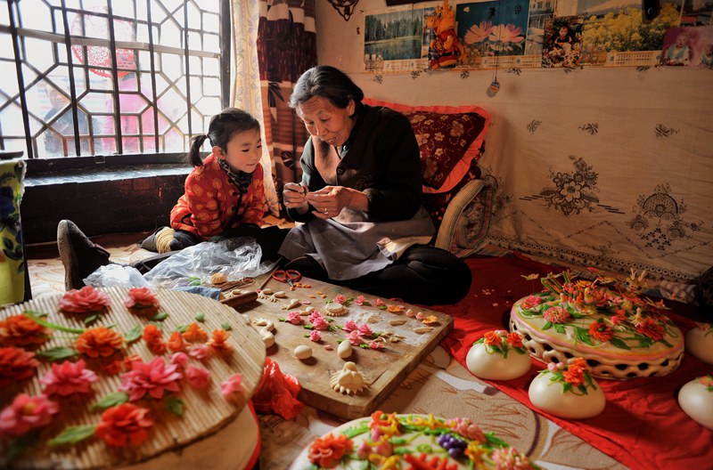 年味、乡味与乡愁：春节中的非遗美食与集体记忆